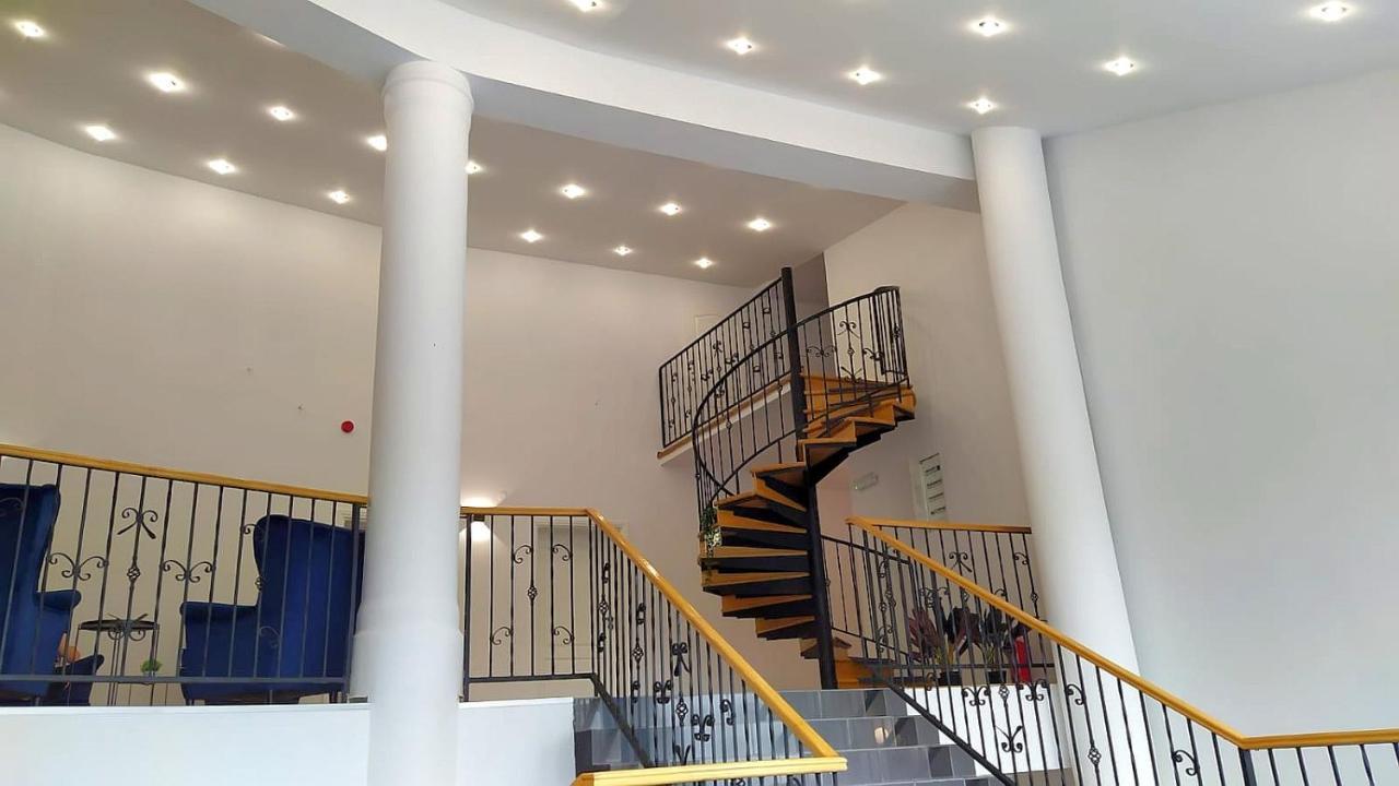 Great Polonia Ustka Bed & Breakfast Ngoại thất bức ảnh