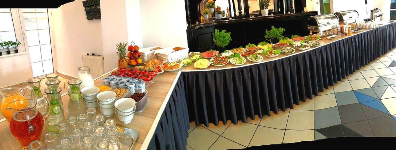 Great Polonia Ustka Bed & Breakfast Ngoại thất bức ảnh