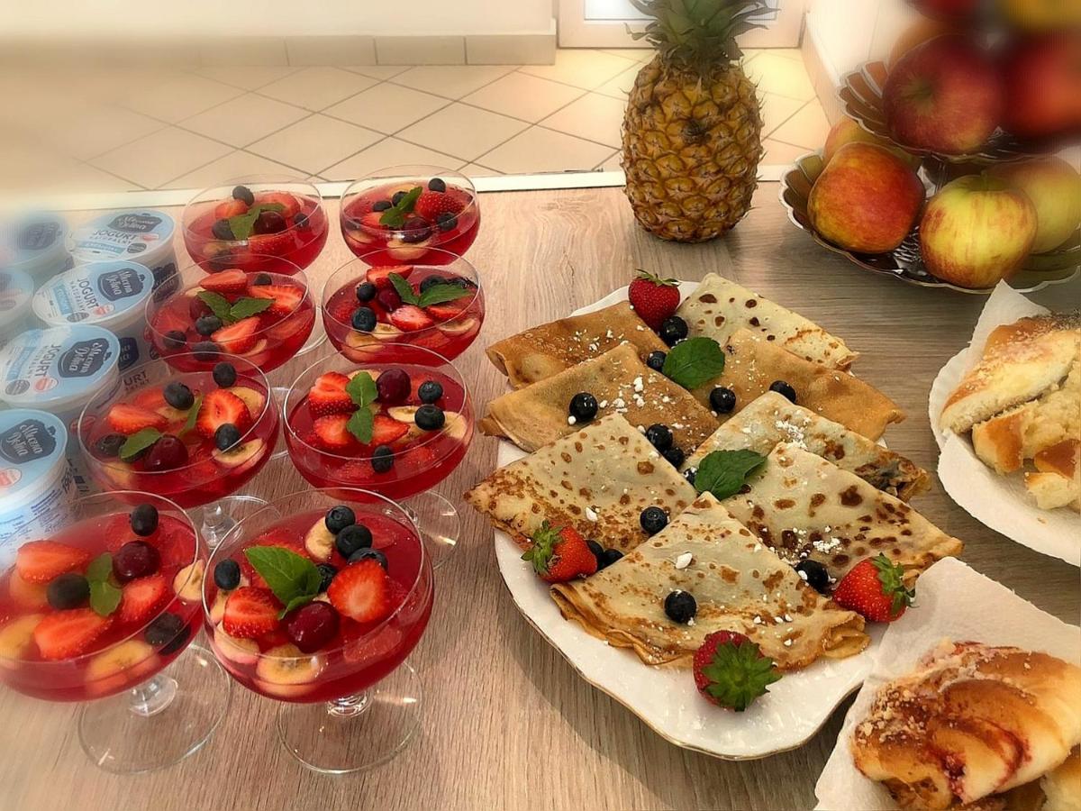 Great Polonia Ustka Bed & Breakfast Ngoại thất bức ảnh